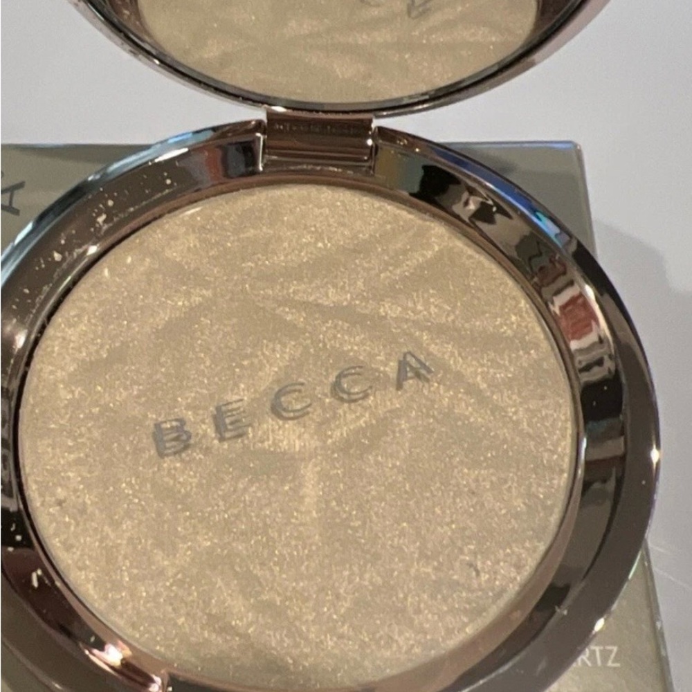 BECCA Radiant Gold Highlighter vanilla quartz